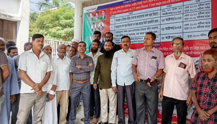 বছরের পর বছর অস্থায়ী! রাজশাহীতে সওজ কর্মীদের রাস্তায় ক্ষোভের বিস্ফোরণ