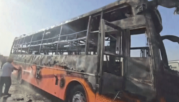 ভারতে চলন্ত বাসে অগ্নিকাণ্ডে নিহত ২০ ভারতে চলন্ত বাসে অগ্নিকাণ্ডে নিহত ২০
