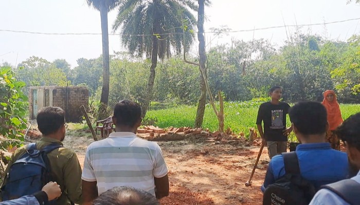 গোদাগাড়ীতে সম্পত্তি সংক্রান্ত জেরে বাড়িঘর ভাঙচুর ও প্রাণনাশের হুমকির অভিযোগ