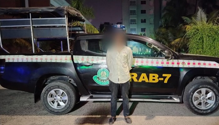 চট্টগ্রামে শ্বাসরুদ্ধকর অভিযানে ৪ ঘণ্টার মধ্যে অপহৃত শিশু উদ্ধার, মূলহোতা গ্রেপ্তার