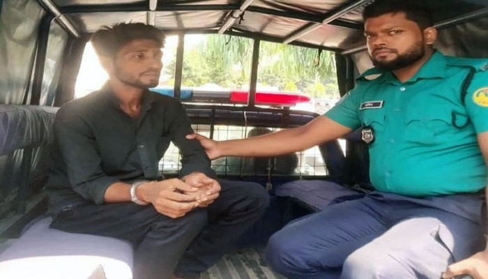 রাজশাহী মেডিকেলে গাঁজা সেবনরত যুবক আটক রাজশাহী মেডিকেলে গাঁজা সেবনরত যুবক আটক