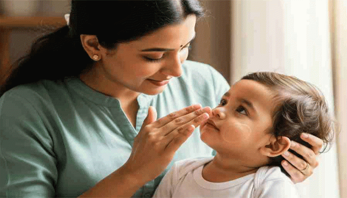 শীত পড়ার আগেই শিশুর ত্বকের যত্ন নিন শীত পড়ার আগেই শিশুর ত্বকের যত্ন নিন