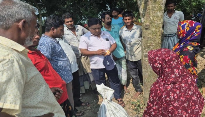 তানোরে অগ্নিকান্ডে ক্ষতিগ্রস্ত বাড়ি পরিদর্শন করলেন হযরত আলী তানোরে অগ্নিকান্ডে ক্ষতিগ্রস্ত বাড়ি পরিদর্শন করলেন হযরত আলী