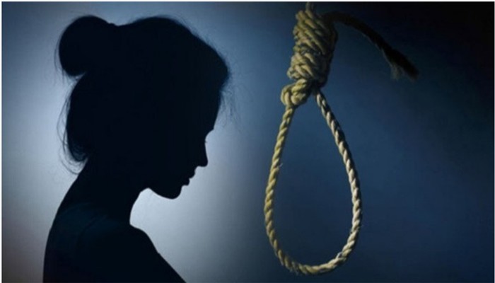 প্রেমিককে ভিডিওকলে রেখে তরুণীর আত্মহত্যা প্রেমিককে ভিডিওকলে রেখে তরুণীর আত্মহত্যা
