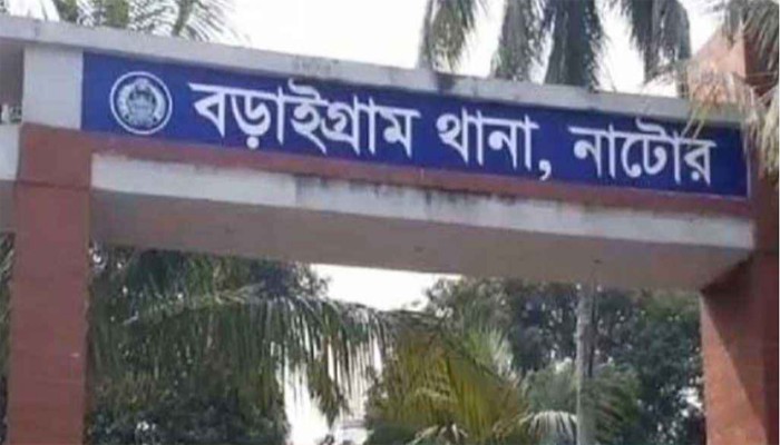 নাটোরে রাস্তার পাশে পড়ে ছিল মানসিক ভারসাম্যহীন ব্যক্তির মরদেহ নাটোরে রাস্তার পাশে পড়ে ছিল মানসিক ভারসাম্যহীন ব্যক্তির মরদেহ
