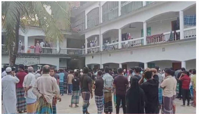 টুপি নিয়ে কথা-কাটাকাটি, ঘুমন্ত সহপাঠীকে গলা কেটে হত্যা টুপি নিয়ে কথা-কাটাকাটি, ঘুমন্ত সহপাঠীকে গলা কেটে হত্যা