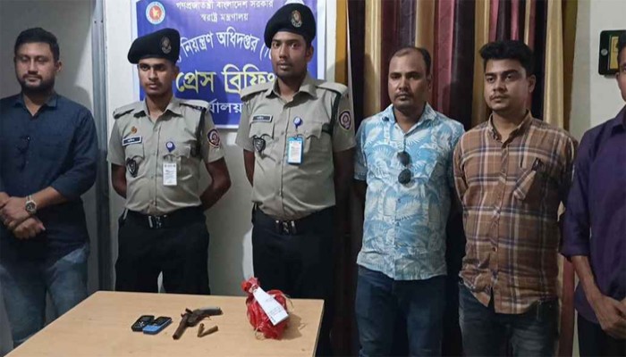 পঞ্চগড়ে দেশীয় পিস্তল-গুলি জব্দ পঞ্চগড়ে দেশীয় পিস্তল-গুলি জব্দ