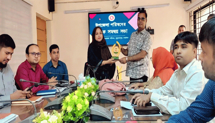 গ্রাম আদালতে অসামান্য অবদানের সম্মাননা পেলেন ইউপি চেয়ারম্যান গ্রাম আদালতে অসামান্য অবদানের সম্মাননা পেলেন ইউপি চেয়ারম্যান