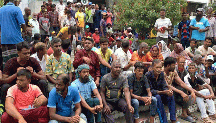 বেতন বৃদ্ধির দাবিতে রাজশাহী সিটি করপোরেশনে তালা দিয়ে শ্রমিকদের বিক্ষোভ বেতন বৃদ্ধির দাবিতে রাজশাহী সিটি করপোরেশনে তালা দিয়ে শ্রমিকদের বিক্ষোভ