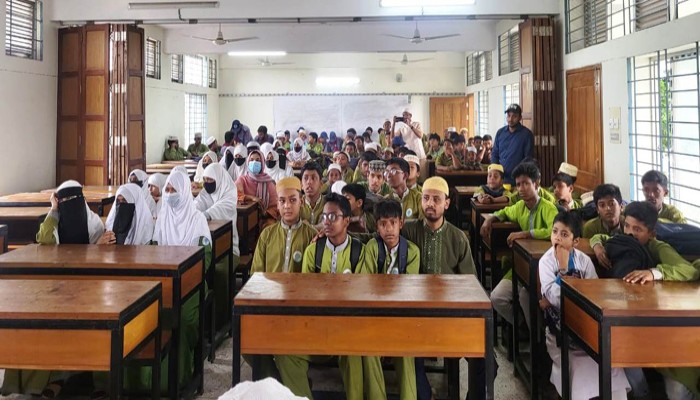 সড়ক দুর্ঘটনা প্রতিরোধে মাদ্রাসা শিক্ষার্থীদের সচেতনতামূলক প্রশিক্ষণ কর্মশালা অনুষ্ঠিত