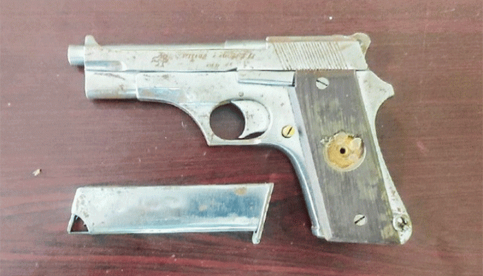 মহানগরীতে একটি ম্যাগাজিনসহ পিস্তল উদ্ধার করেছে পুলিশ মহানগরীতে একটি ম্যাগাজিনসহ পিস্তল উদ্ধার করেছে পুলিশ