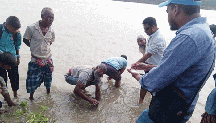 গোদাগাড়ীতে পদ্মা নদীর পাড়ে মিথেন গ্যাসের উপস্থিতি সনাক্ত গোদাগাড়ীতে পদ্মা নদীর পাড়ে মিথেন গ্যাসের উপস্থিতি সনাক্ত