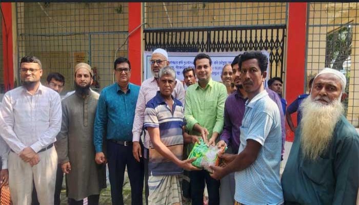 মোহনপুরে বিনা মূল্যে কৃষককের মাঝে বীজ ও সার বিতারণ