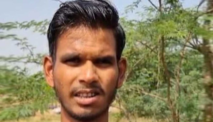 কৃষকের কামড়ে সাপের মৃত্যু