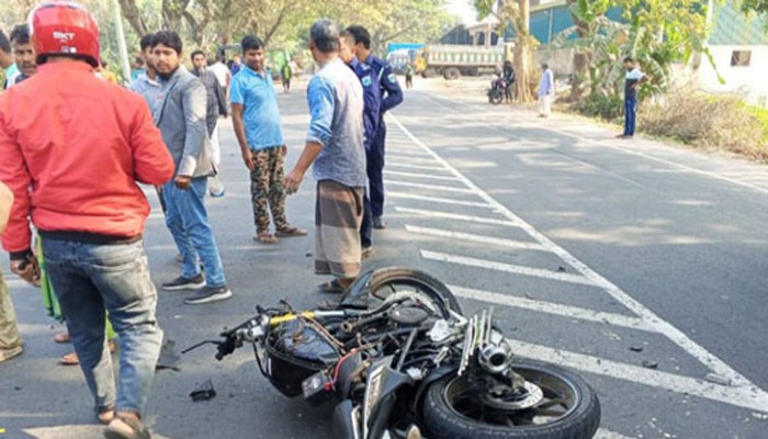 চারঘাটে ট্রাকের ধাক্কায় মোটরসাইকেল আরোহী বিএনপির ৩ কর্মী নিহত