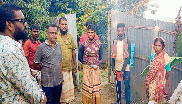 ছাওয়াল আমাক বেইচি থুইয়্যা চলি গেছে, ভাতকাপুড় দেয়না, বৃদ্ধার আকুতি