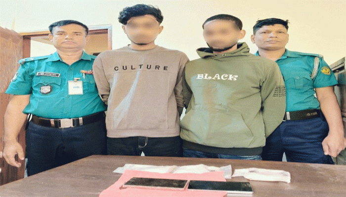 নগরীতে হেরোইনসহ গোদাগাড়ীর মাদক কারবারী গ্রেফতার - ২