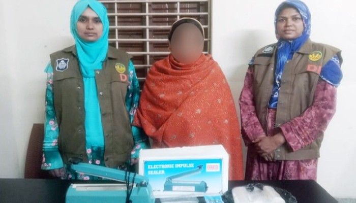 নগরীতে ১২ লাখ টাকার হেরোইনসহ ডিবির জালে মাদক কারবারী সাবিনা