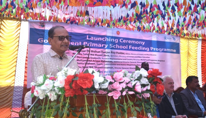 প্রাথমিক বিদ্যালয়ে স্কুল ফিডিং কর্মসূচি’র উদ্বোধন করলেন উপদেষ্টা