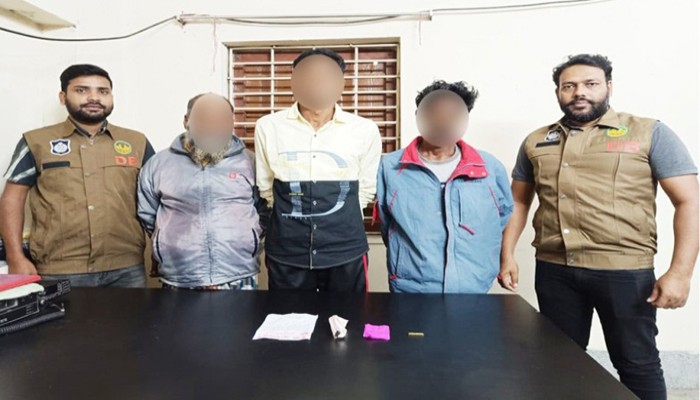 রাজশাহীতে নকল স্বর্ণ দেখিয়ে অভিনব প্রতারণা, আটক ৩