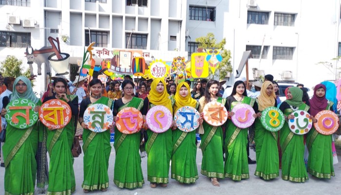 নবান্নের উৎসবে মুখরিত রাজশাহী বিশ্ববিদ্যালয়ের কৃষি অনুষদে পিঠা-পুলির ঘ্রাণ