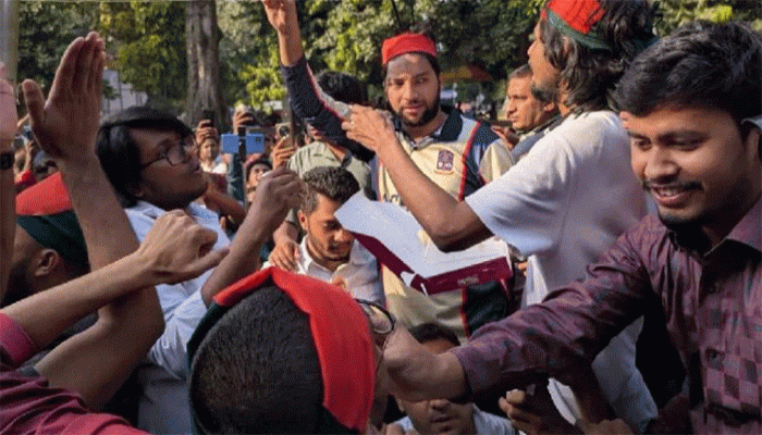 শেখ হাসিনার রায়ে জনতার উল্লাস