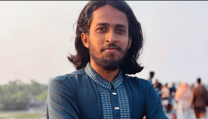 ধানমন্ডি ৩২ গুঁড়িয়ে দেওয়ার ডাক দিয়ে তোপের মুখে রাকসু জিএস আম্মার