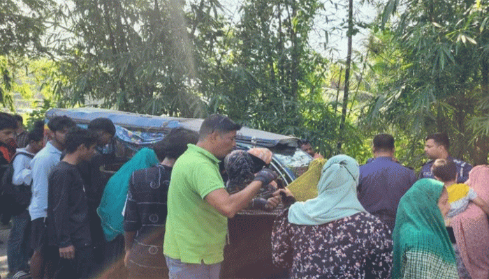 অটোরিকশার মোটরে ওড়না পেঁচিয়ে নারীর দেহ থেকে মাথা বিচ্ছিন্ন