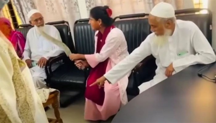 দেশি অস্ত্র নিয়ে নারী ইউএনওর কক্ষে , পরদিন আত্মহত্যার চেষ্টা