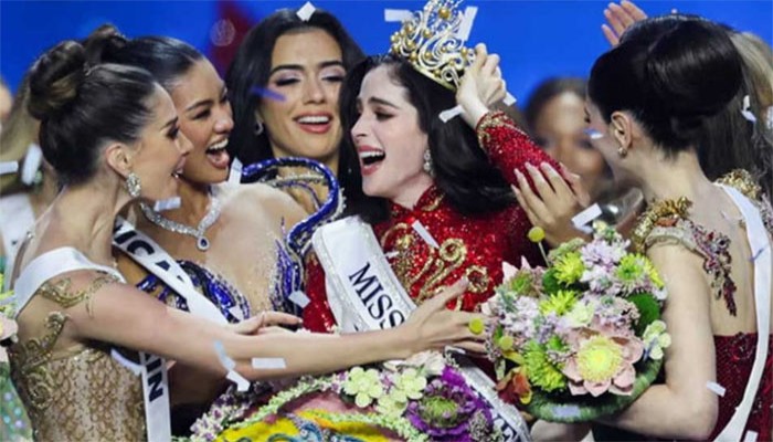 মিস ইউনিভার্সের মঞ্চে আহত প্রতিযোগী আইসিইউতে