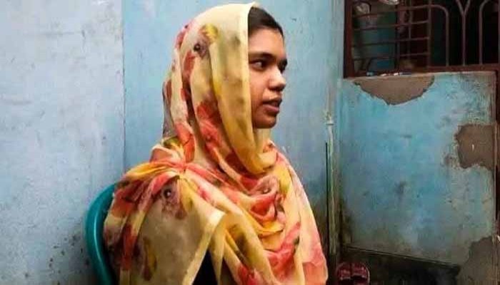 স্বীকৃতির দাবিতে সাবেক স্বামীর বাড়িতে স্ত্রীর অনশন