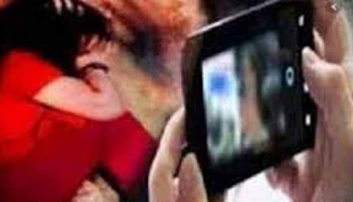 স্কুলছাত্রীকে ধর্ষণের পর ভিডিও ধারণ করে সোশ্যাল মিডিয়ায় ভাইরাল ! দুইজন গ্রেপ্তার