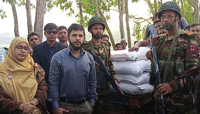 মান্দায় পাচারকালে ৬০ বস্তা সার জব্দ