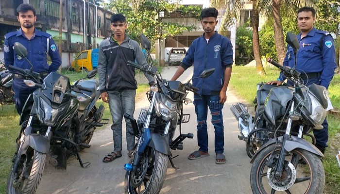 নোয়াখালীতে ৫টি চোরাই মোটরসাইকেল উদ্ধার, বিএনপি নেতার ভাইসহ গ্রেপ্তার-৪