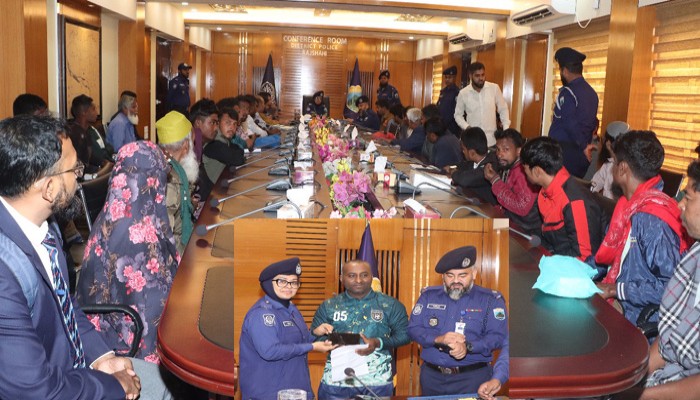 হারানো ৬০টি মোবাইল ফোন মালিকদের মাঝে হস্তান্তর করলেন পুলিশ সুপার