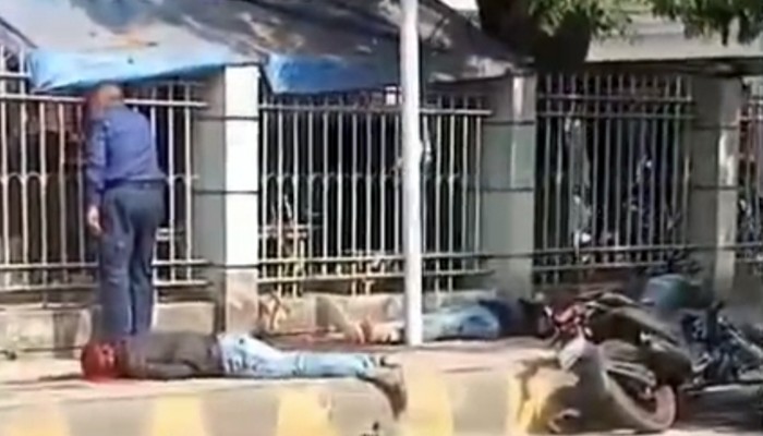 খুলনা জর্জ কোর্টের গেটে দিনদুপুরে গুলি–চাপাতির হামলা: নিহত দুই