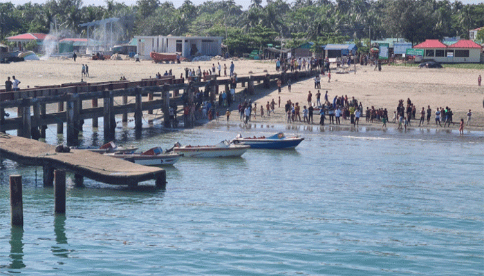 সেন্টমার্টিন থেকে টেকনাফ যাবার পথে যাত্রীবাহী স্পিডবোট ডুবিতে মা-মেয়ের মৃত্যু