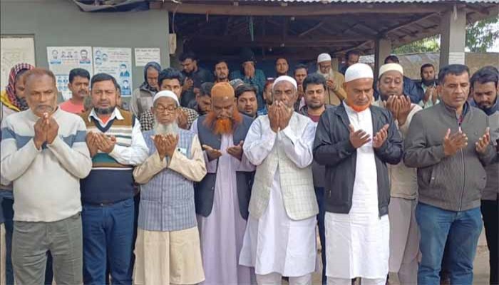 খালেদা জিয়ার রোগমুক্তি কামনায় তানোর দলিল লেখক সমিতির দোয়া মাহফিল