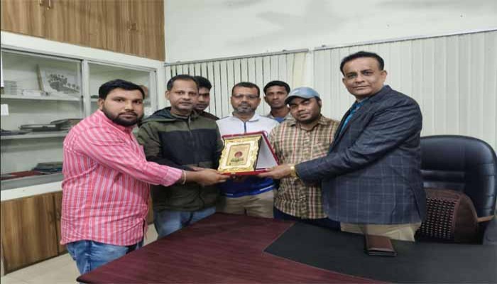 নিয়ামতপুরে ওসিকে বিদায়ী সংবর্ধনা