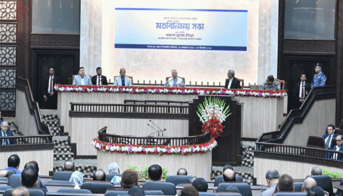 নির্বাচন ঘিরে পুলিশ কর্মকর্তাদের যে নির্দেশ দিলেন প্রধান উপদেষ্টা