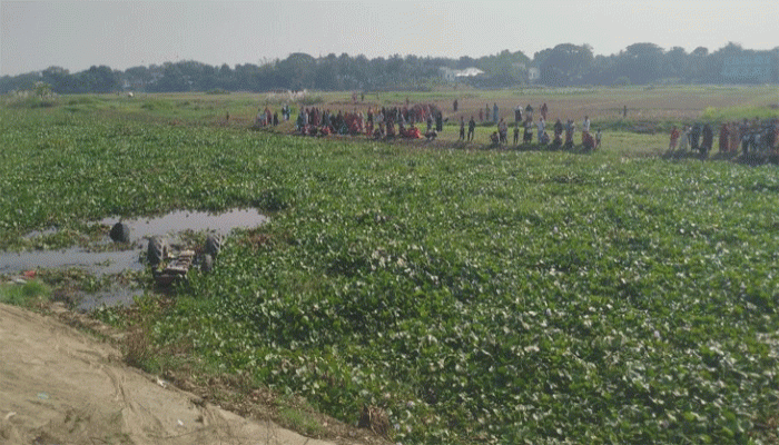 তিতাসে ট্রলি উলটে নদীতে পড়ে ৩ নারী নিহত