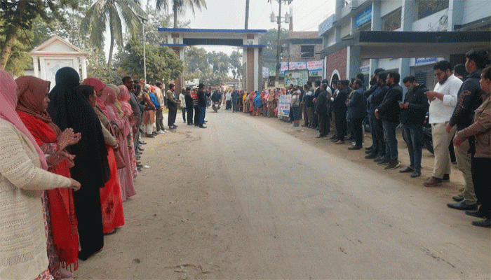 সরকারি নির্দেশনা অমান্য করে রাণীশংকৈলে প্রাথমিক শিক্ষকদের অবস্থান কর্মসূচি