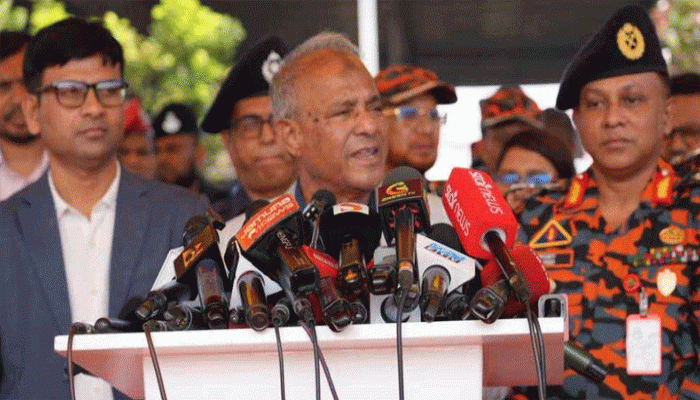 ভারী অস্ত্র উদ্ধারে সরকারের কোনও ব্যর্থতা নেই: স্বরাষ্ট্র উপদেষ্টা