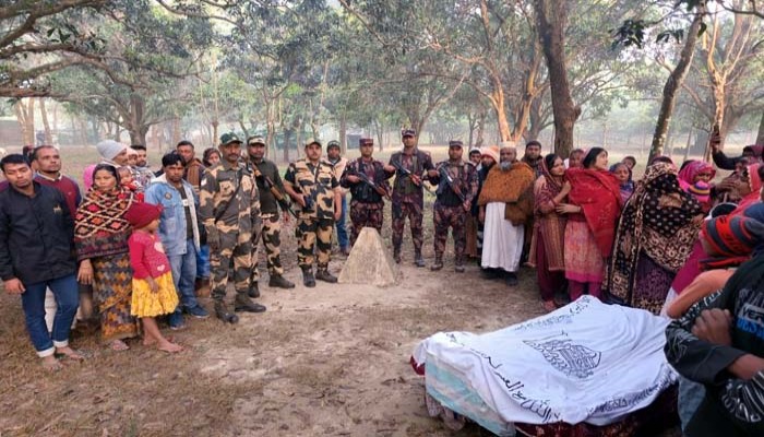 শিবগঞ্জ সীমান্তে বিজিবির মাধ্যমে বাংলাদেশীর  লাশ দেখতে পেল ভারতীয় আত্মীয়-স্বজনরা