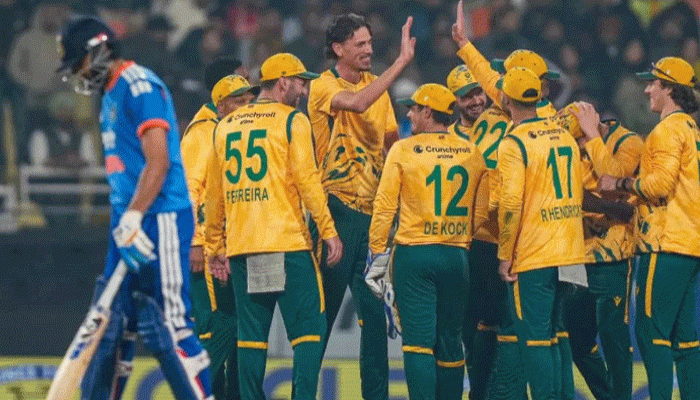 দেশের মাটিতে দক্ষিণ আফ্রিকার কাছে ৫১ রানে হারল ভারত