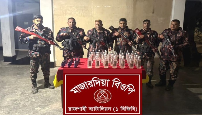রাজশাহীতে ১ বিজিবি এর অভিযানে ভারতীয় মদ ও ব্রংকোফ-সি মাদক আটক