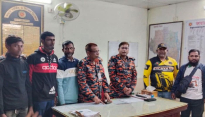 স্কেভেটর চালকদের সম্মাননা