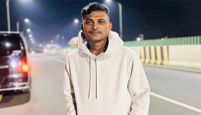 বাসা থেকে ডেকে নিয়ে মায়ের সামনে তরুণকে কুপিয়ে হত্যা