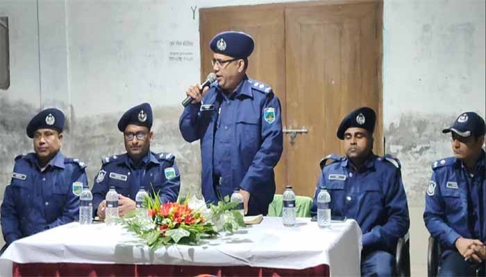 নিয়ামতপুরে ব্যবসায়ী ও সুশীল সমাজের সাথে পুলিশ সুপারের মতবিনিময়