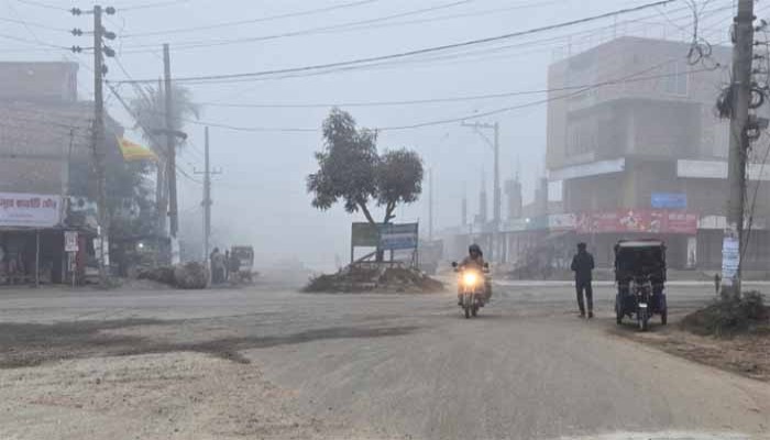 নওগাঁয় বেড়েছে শীতের তীব্রতা, বাড়ছে শ্রমজীবীদের ভোগান্তি